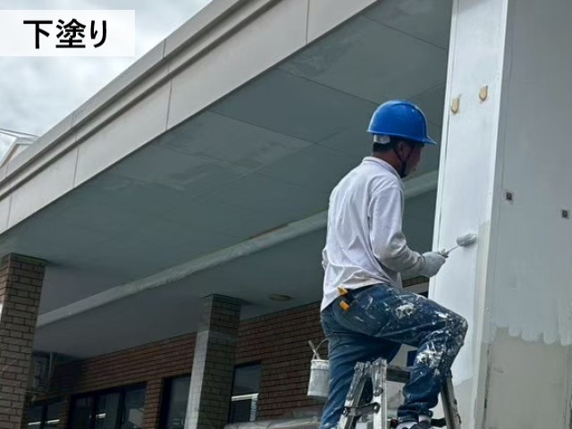 正面　下塗り
